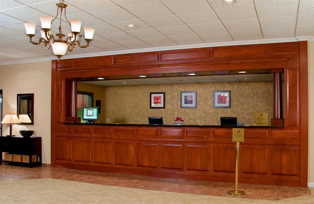 Ramada By Wyndham Greensburg Hotel & Conference Center Интерьер фото