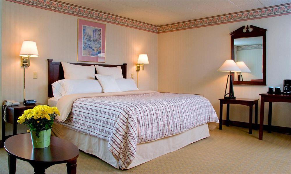 Ramada By Wyndham Greensburg Hotel & Conference Center Экстерьер фото