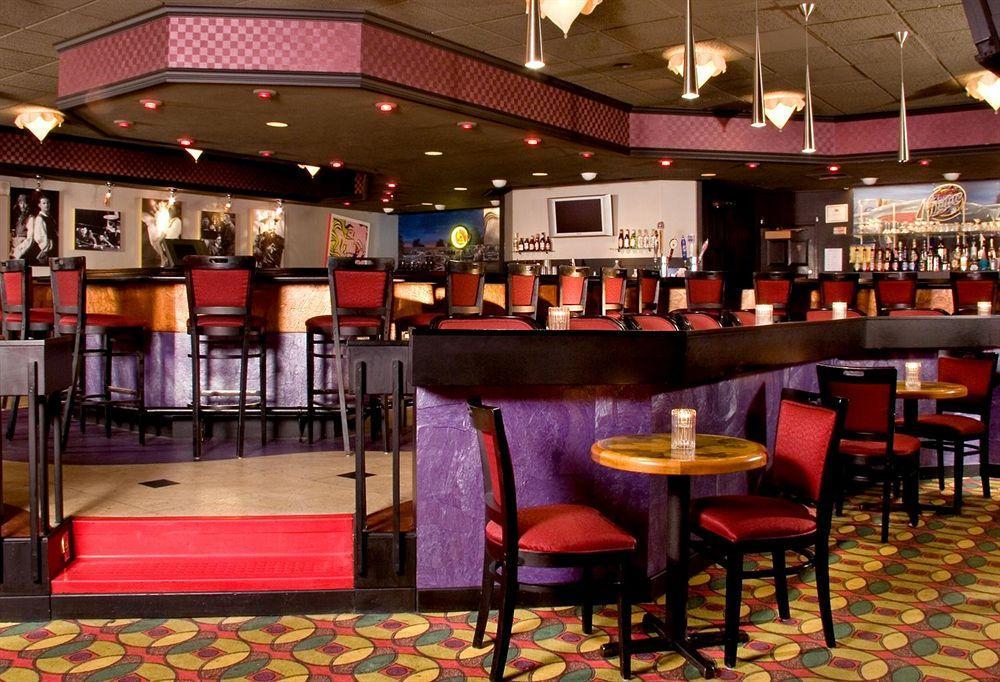 Ramada By Wyndham Greensburg Hotel & Conference Center Экстерьер фото